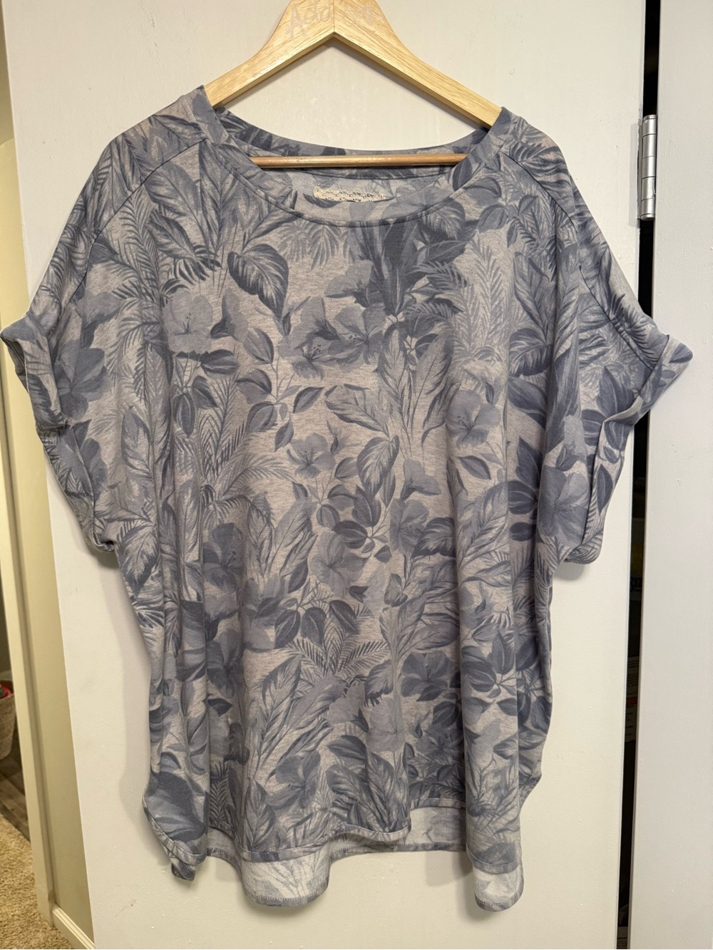 Cuppio 3X Blue Gray Tropical Floral Short Sleeve Top